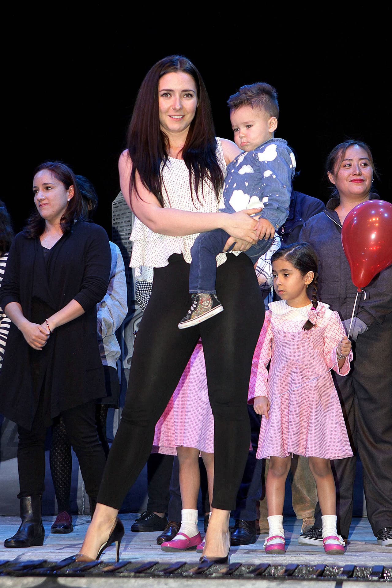 Diego se robó decenas de suspiros en la presentación de la obra, pero no es el único lugar en donde el hijo de Díaz ha causado revuelo.