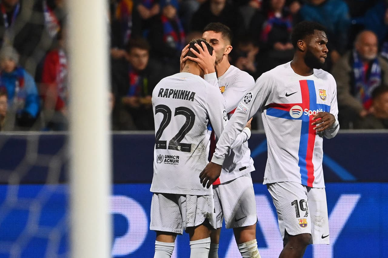 Barcelona goleó 2-4 al Viktoria Plzen en la Doosan Arena de República Checa con un doblete de Ferran Torres y goles de Marcos Alonso y Pablo Torre en la Jornada 6 de la Champions League.