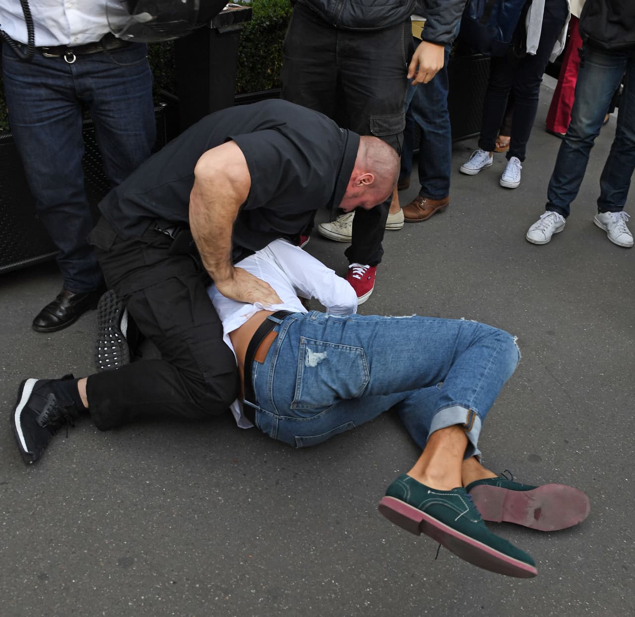 El guardaespaldas de Kim no lo golpeó pero seguramente le lanzó uno que otro insulto.