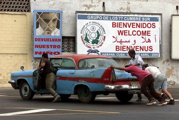 Por ese motivo, los dueños se volvieron mecánicos a la fuerza y tuvieron que hacer “malabares” para poder refaccionar sus vehículos ante la falta de piezas originales.