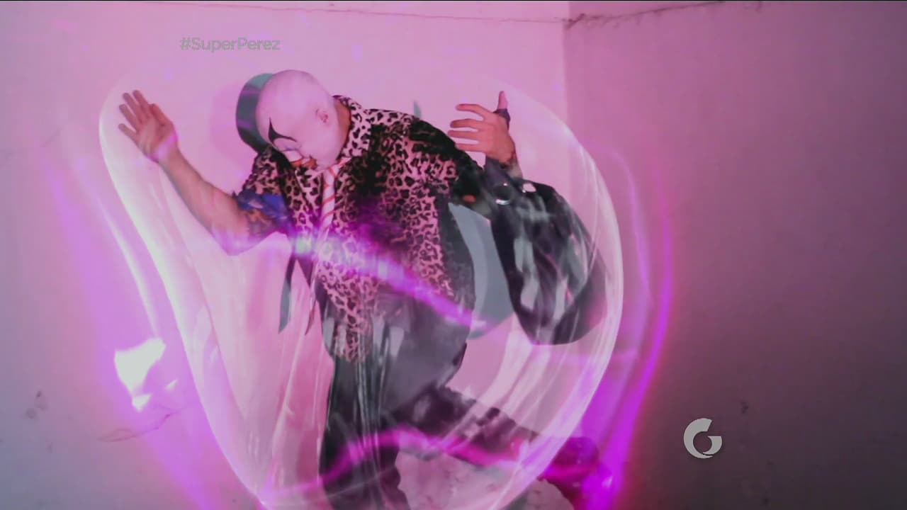 Este payaso rebotaba de un lado para otro por la burbuja de energía que Natalia le lanzó.