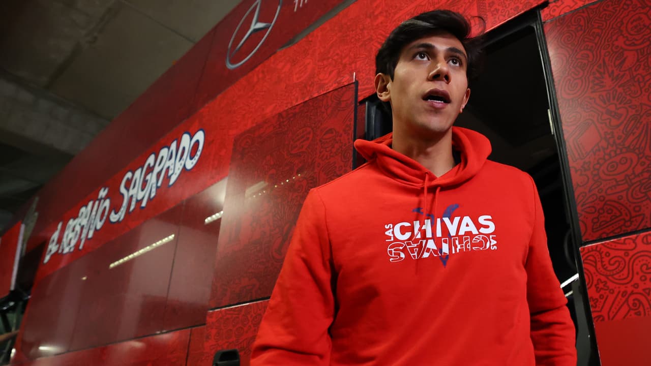JJ Macías reaparece como titular con Chivas tras casi dos años