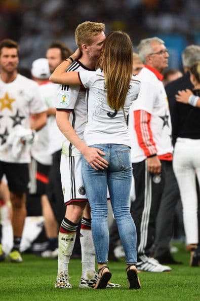 Y bueno, cada quien festejó en lo individual a su manera. (¡Esa mano, árbitro!).