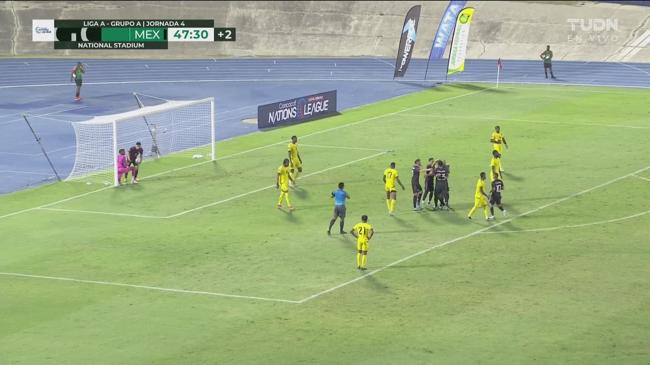 ¡Se estrena con el Tri! Romo remata de cabeza para el 1-1 de México