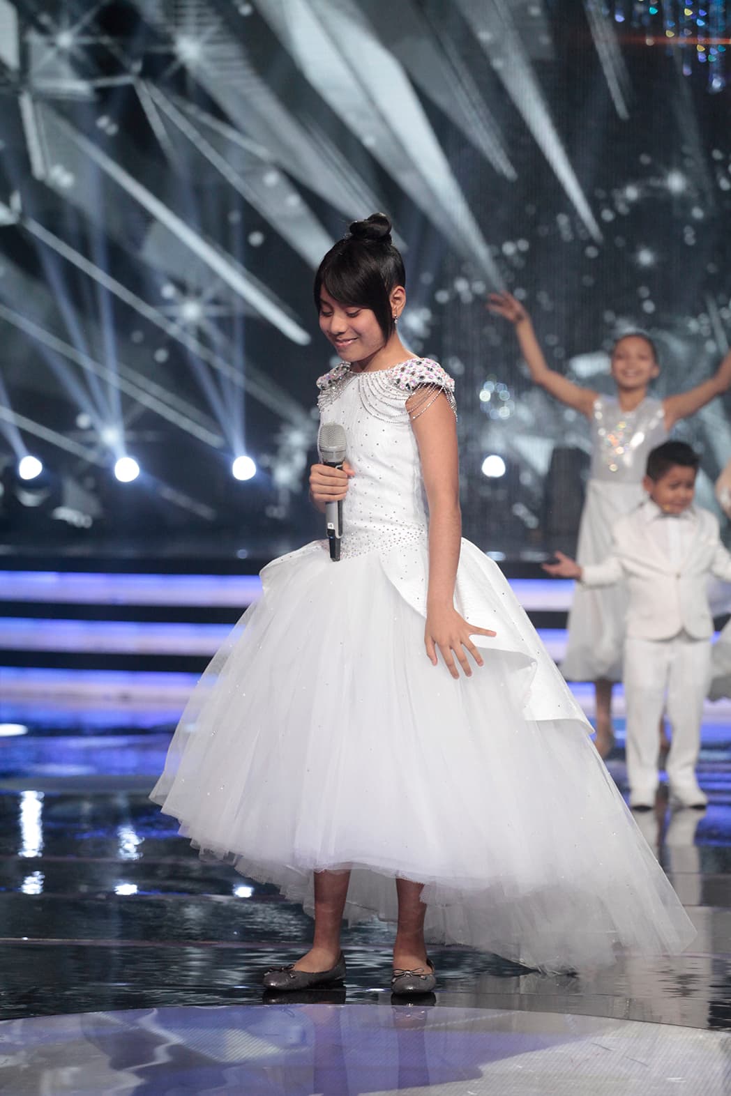 Además de felicitarlos, Albertano no dejó pasar la oportunidad para decirle a Adilene: "Ojalá que las personas que decían que solo servías para cantar en los camiones estén viendo este programa porque se van a tragar sus palabras".