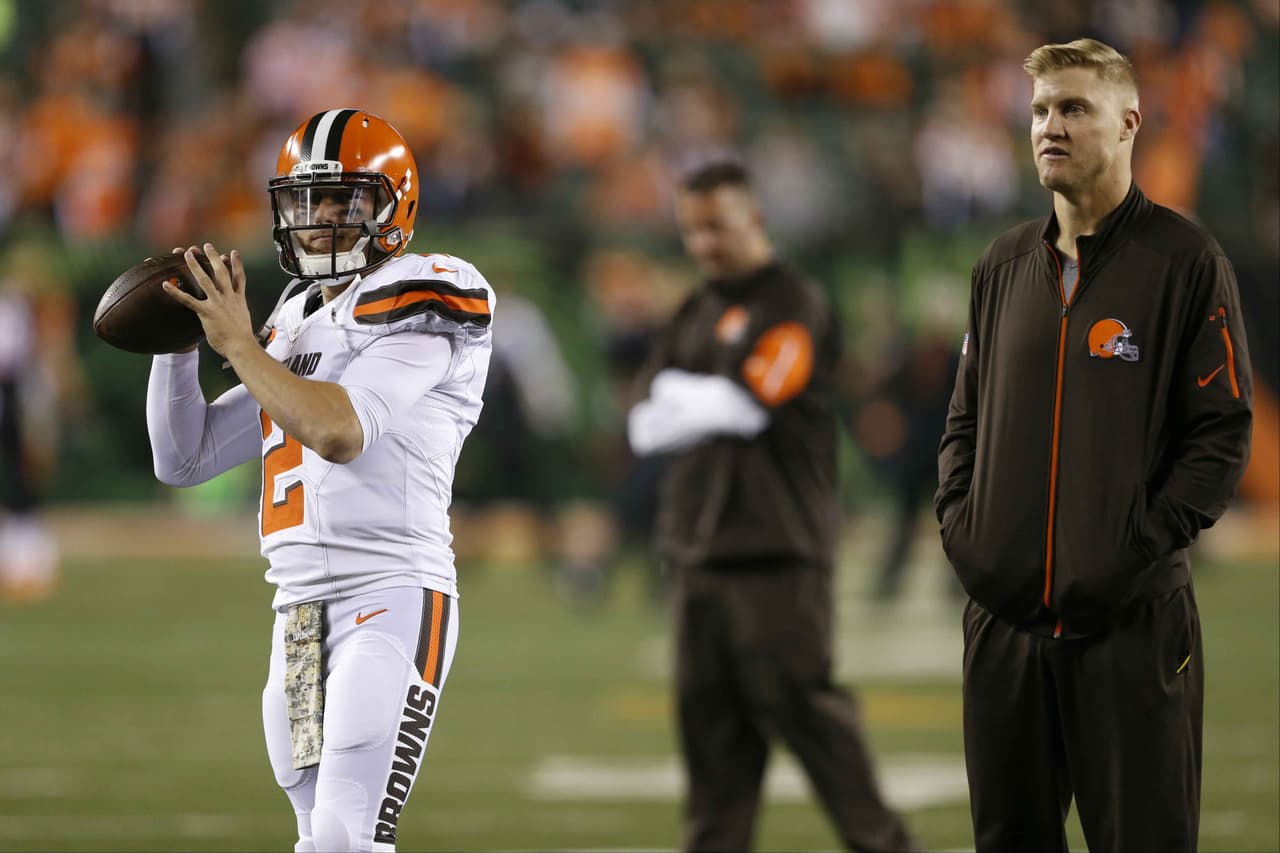 Josh McCown es el titular de los Cleveland Browns aunque esté lesionado 