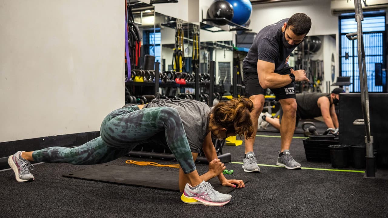 Restringir comercios solo a vacunados, ¿cómo ayuda a mitigar la propagación del covid-19?