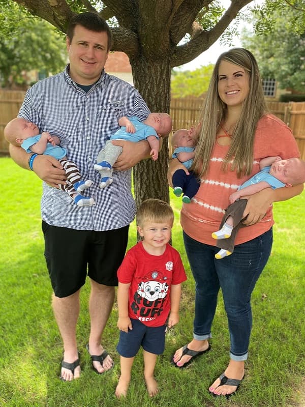 Fue llevada al hospital UT Southwestern, en donde le diagnosticaron que tenía un tumor en el cerebro y la espina dorsal que ponía en peligro su vida.