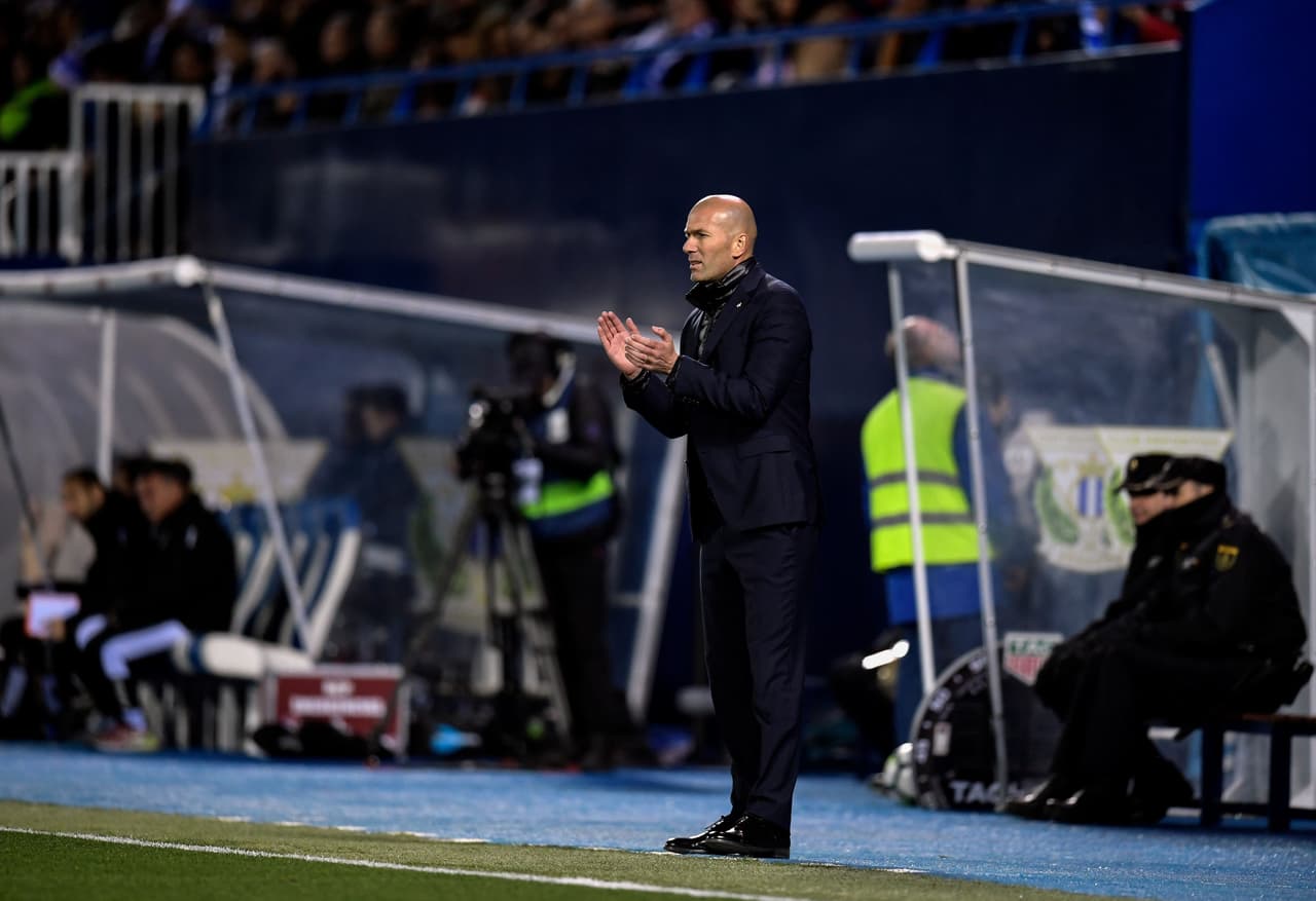 Zidane le dio continuidad a este equipo de nómina mixta y apenas hizo su primer cambio al minuto 30 del segundo tiempo, haciendo ingresar a Gareth Bale.