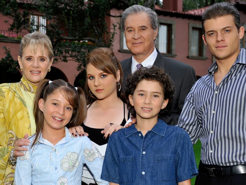 ‘Los parientes pobres’, ‘Ángeles blancos’, ‘Los años perdidos’, ‘Vivir un poco’, ‘Principessa’, ‘Amalia Batista’ y ‘Chispita’ fueron otras producciones en las que éste galán plasmó su talento.