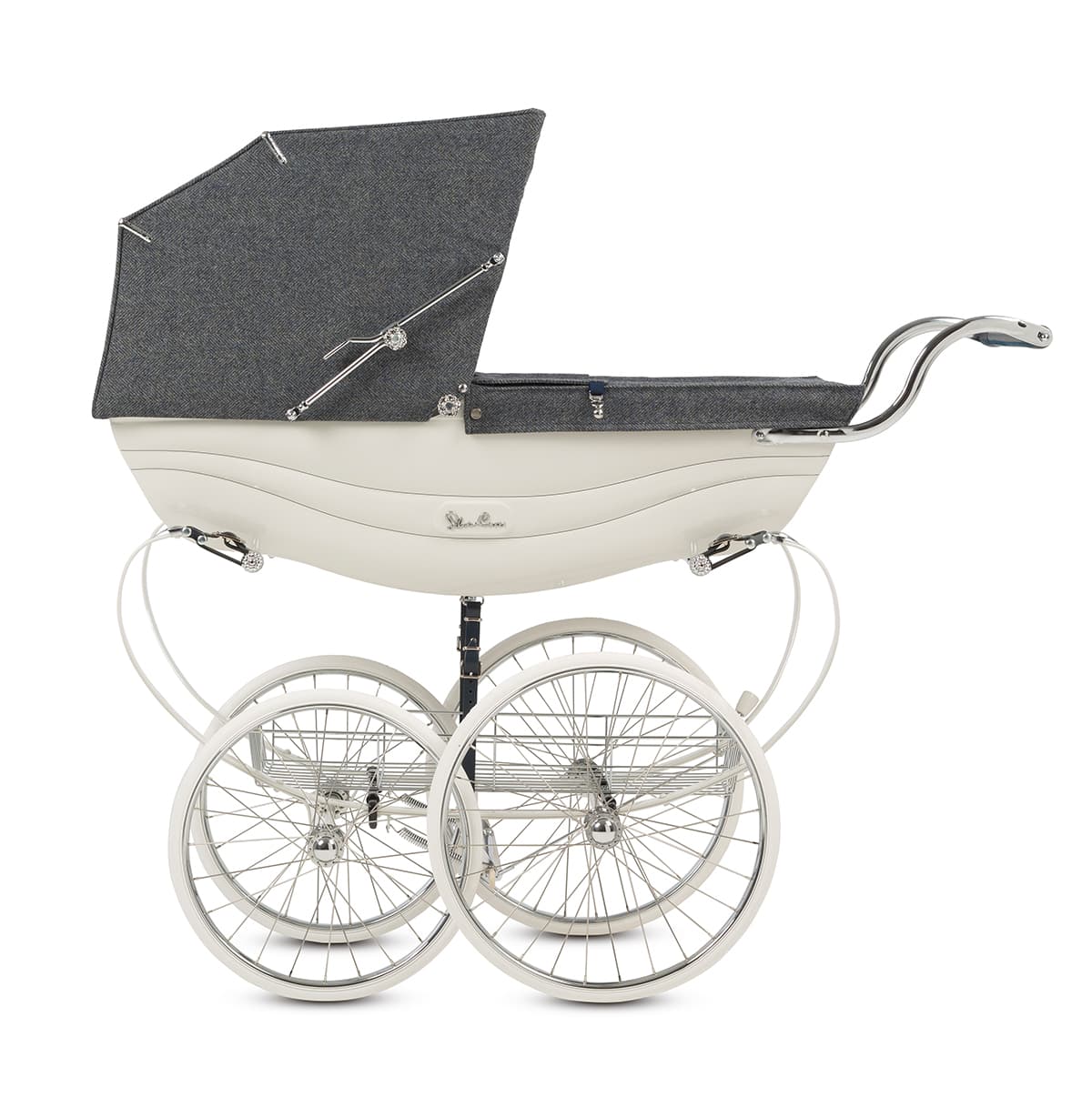 Los modelos Silver Cross pueden costar hasta 3,300 dólares, siendo el modelo Balmoral 140 el más caro, según la página web de la compañía.