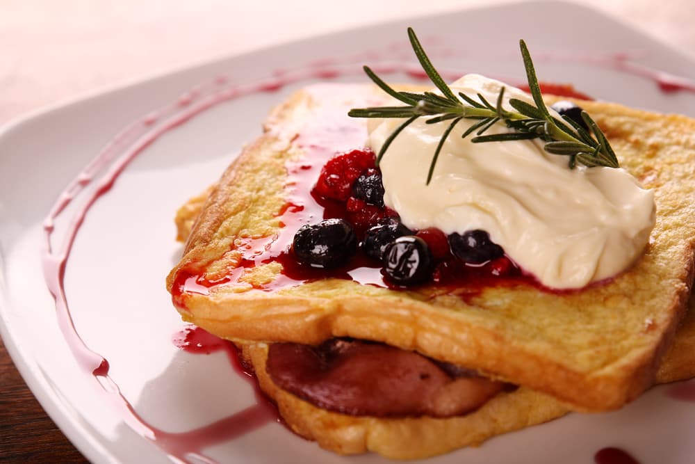 También puedes optar por una variante de frutos rojos como jalea o mermelada.