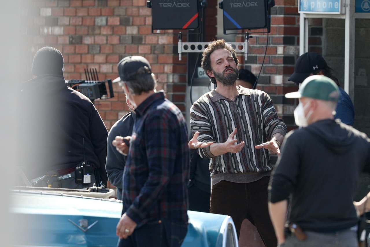 El pasado 11 de marzo se dejó ver así en el set de filmación. 
<br>