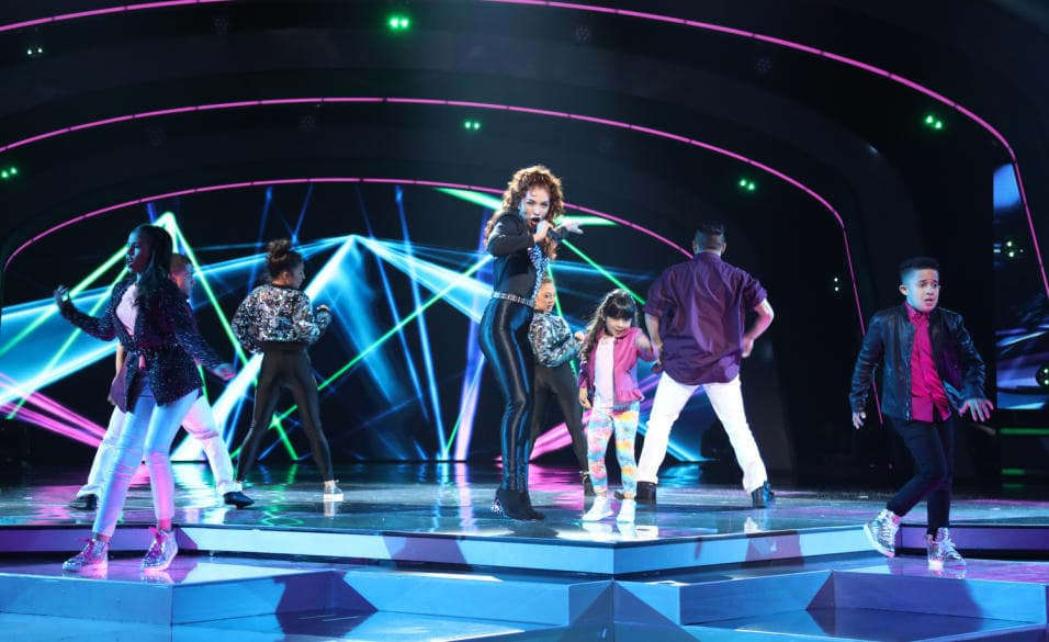 Daniela Luján se transformó en Selena para hacer este lip sync de 'Techno Cumbia'. 
<b><a href="http://www.univision.com/shows/pequenos-gigantes/daniela-lujan-se-transformo-en-selena-para-hacer-el-lip-sync-de-techno-cumbia-video" target="_blank">Mira aquí el VIDEO</a></b>