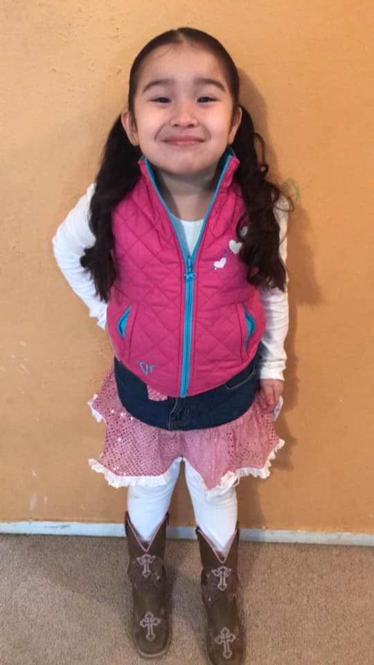 <a href="https://www.facebook.com/alba.v.hernandez.75?comment_id=Y29tbWVudDozNzM5NTkxODM2MDY5MTY1XzM3Mzk3OTExNTI3MTU5MDA%3D">Alba Ventura Hernandez:</a> Yo como quiera vestí a mi niña en que no ubo clases🐴🐴