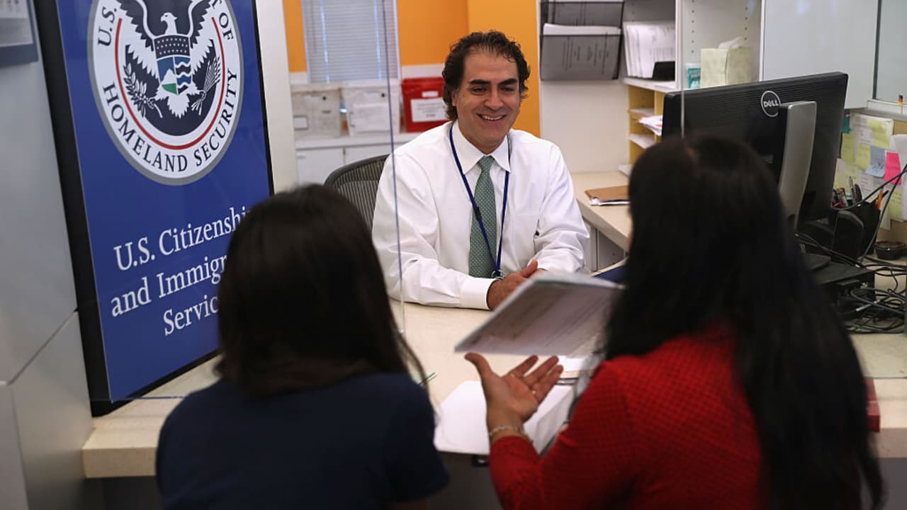 Inmigración exige desde este miércoles que solicitantes de asilo lleven su propio intérprete a la entrevista