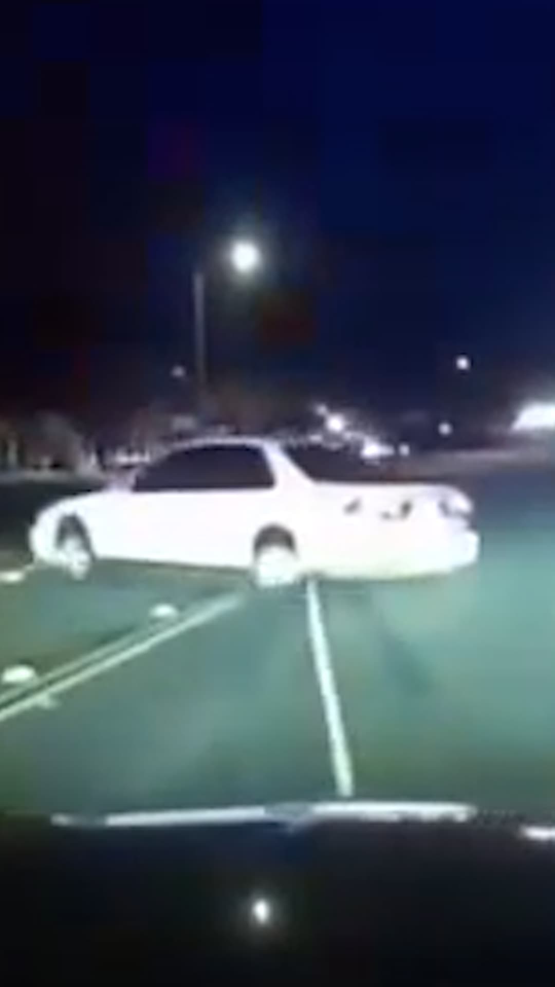 La policía inmovilizó con un dispositivo grappler a un automóvil que iba fuera de control en Riverside County
