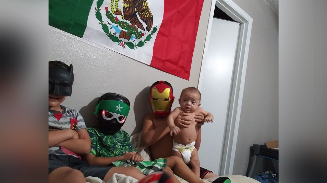 "Mis hijos han sufrido bastante y como padre yo quiero hacer lo que pueda" indicó el hombre. Finalmente el bebé festejó su primer cumpleaños junto a sus padres y hermanos.