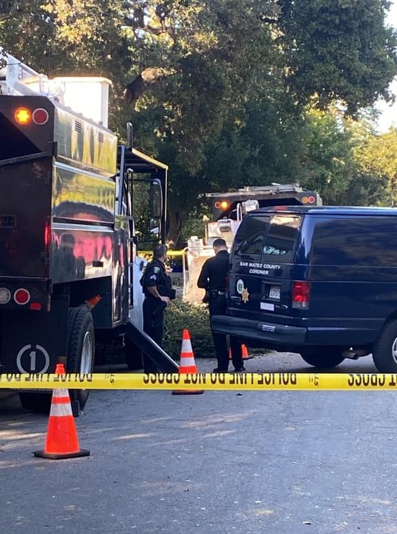 Las autoridades informaron que el martes alrededor de las 12:53 pm recibieron una llamada de emergencia reportando que un trabajador había caído en la trituradora, pero cuando los oficiales llegaron al lugar el hombre había fallecido a causa de las lesiones.