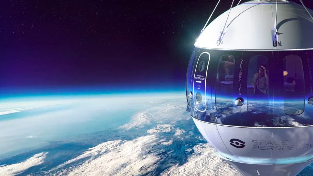 La nave cuenta con cómodos asientos, una experiencia culinaria de primera clase, cócteles y 
<b>una espectacular vista de la Tierra a 100,000 pies de altura</b>.