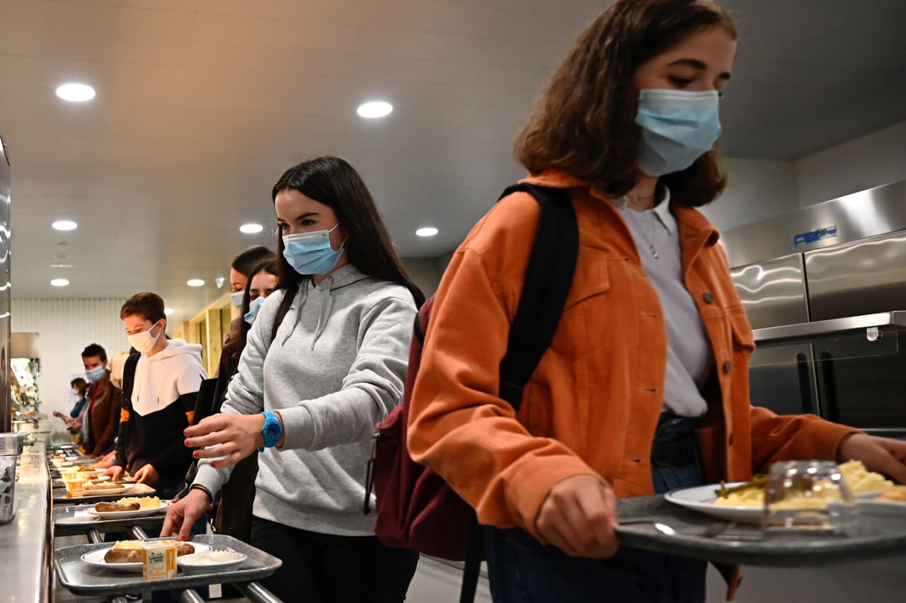 <b>Manor ISD</b>
<br>
<br>Todos los estudiantes de Manor ISD seguirán recibiendo desayuno y almuerzo gratis todos los días durante el año escolar 22-23. Las familias no necesitarán completar solicitudes de comidas para aprovechar este beneficio.