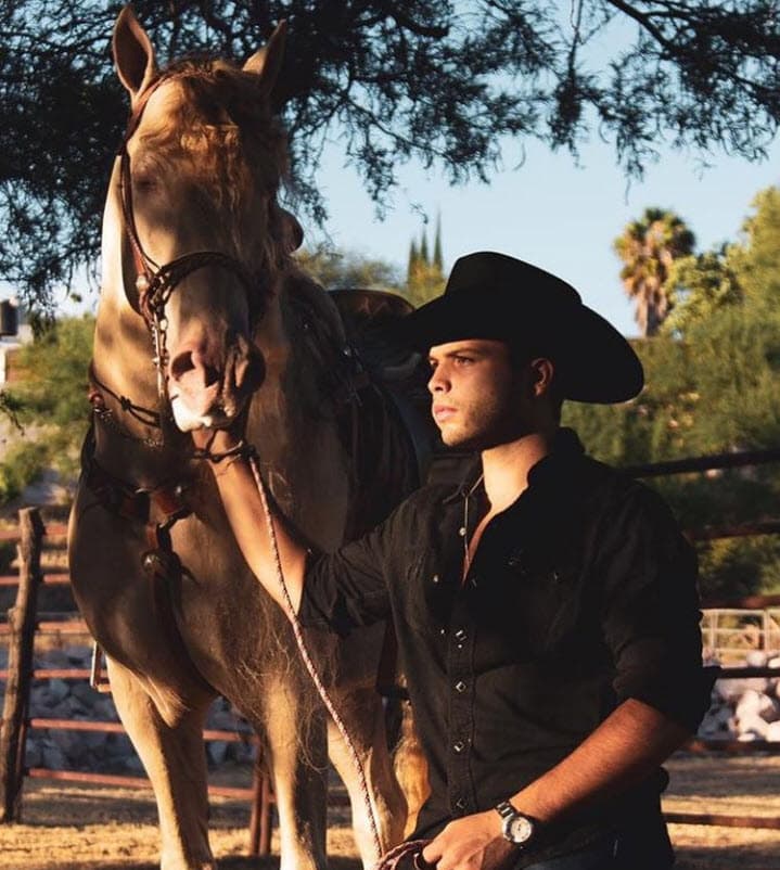 Los Aguilar llevan varios meses residiendo ininterrumpidamente en el rancho y comparten sus quehaceres con sus seguidores.
<br>