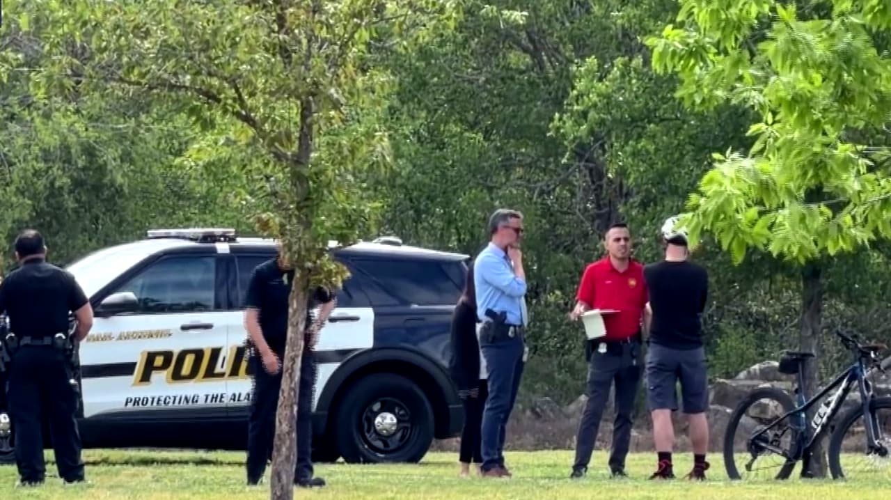 Ciclista descubre cuerpo en llamas en sendero Greenway de San Antonio