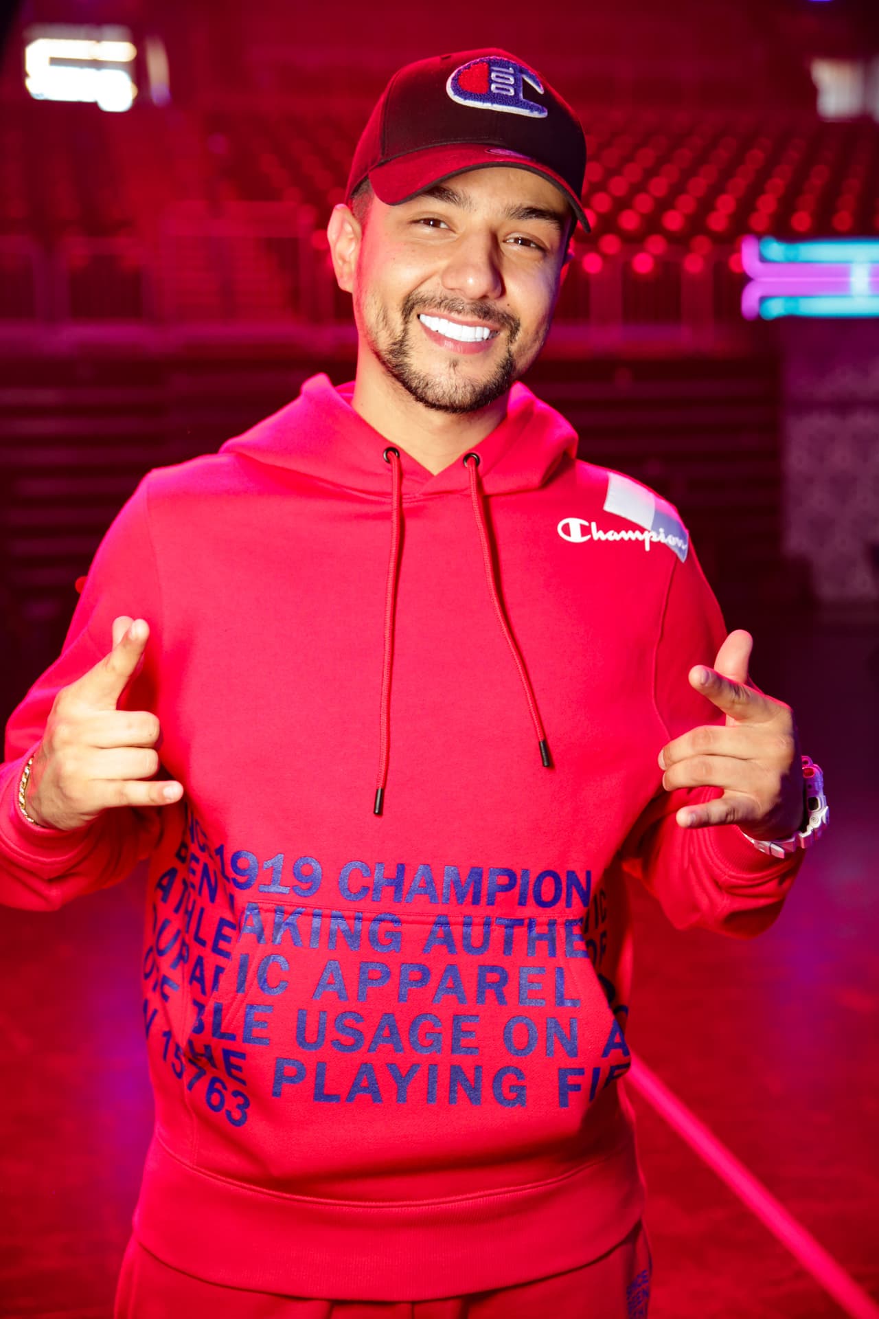 Nos sorprendió verlo con esta barba estilo candado. ¿Se presentará así a la ceremonia de premiación?