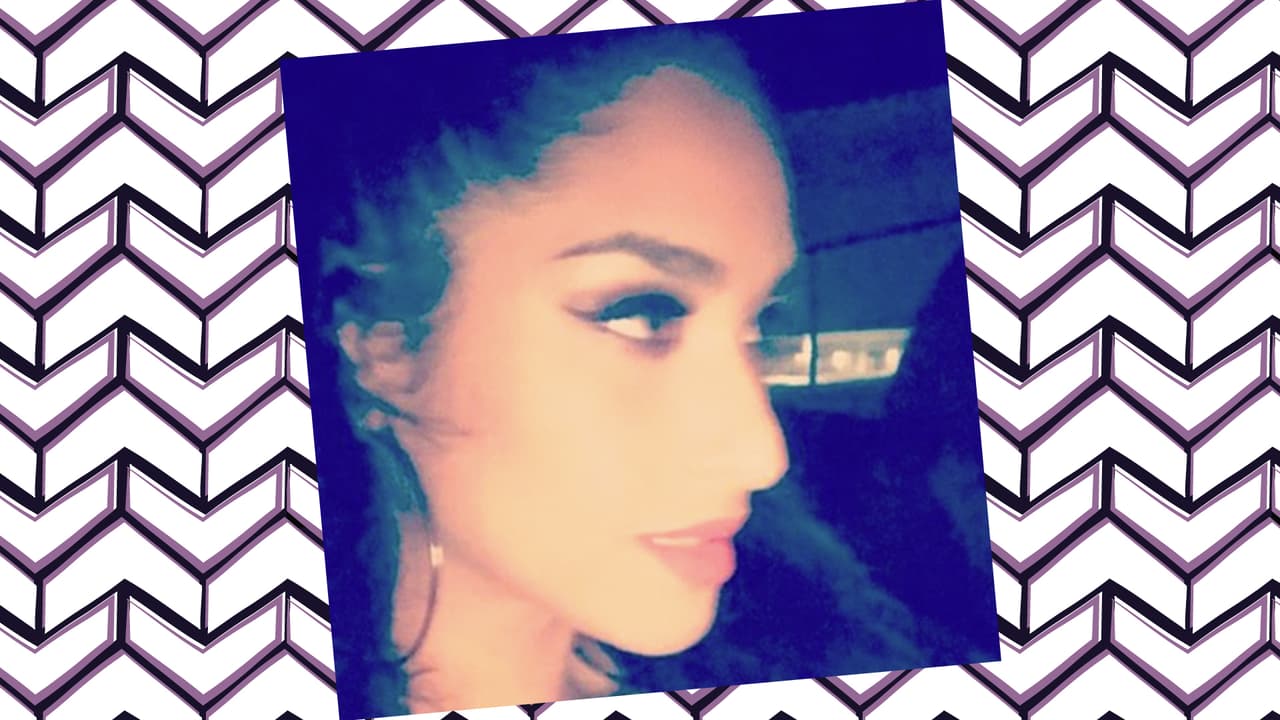 Jazmín y Adrianne parecen hermanas. Las dos cantan, bailan y aman los selfies. No dejes que las raíces mexicanas fool you. Jazmín también tiene sabrosura, muy al estilo de las raíces cubanas de Adrianne. Y guess what? Las dos han participado en shows de Univision: Jazmín lo hizo con Latinas VIP y Adrianne fue una de las invitadas en la segunda temporada de Mira Quién Baila.