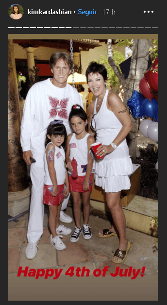 <b>Kim Kardashian</b> publicó, también en 
<b><a href="https://www.instagram.com/kimkardashian/?hl=es-la" target="_blank">Instagram</a></b>, una foto familiar del recuerdo. En la imagen aparece ella junto a su mamá Kris Jenner, una de sus hermanas (a quien Kim no identificó en la foto) y el papá de ellas, Caitlyn Jenner (antes William Jenner). La empresaria agregó el mensaje "¡Feliz 4 de julio!".