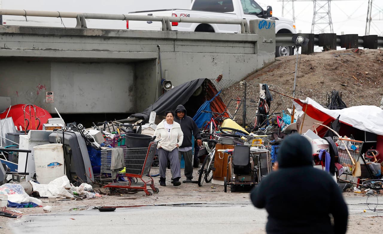 En el puesto 4 se encuentra El Monte, California. La ciudad tiene 115,000 residentes; El 58% de su población está trabajando y el 22% vive en la pobreza. El tiempo promedio de viaje es de media hora.