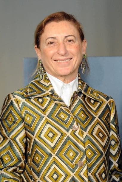 75.- MIUCCIA PRADA. La exquisita diseñadora italiana tiene una fortuna de 10 mil millones de dólares y una de las marcas de moda más famosas del mundo. Tiene 65 años.   
