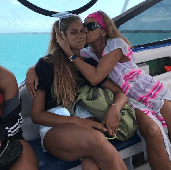 Lili se ha asegurado de apoyarla en todos estos retos y darle las herramientas necesarias para que se destaque en lo que le gusta.
<br>