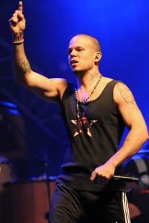 'Residente' de Calle 13 golpeó a fan en el escenario del Vive Latino