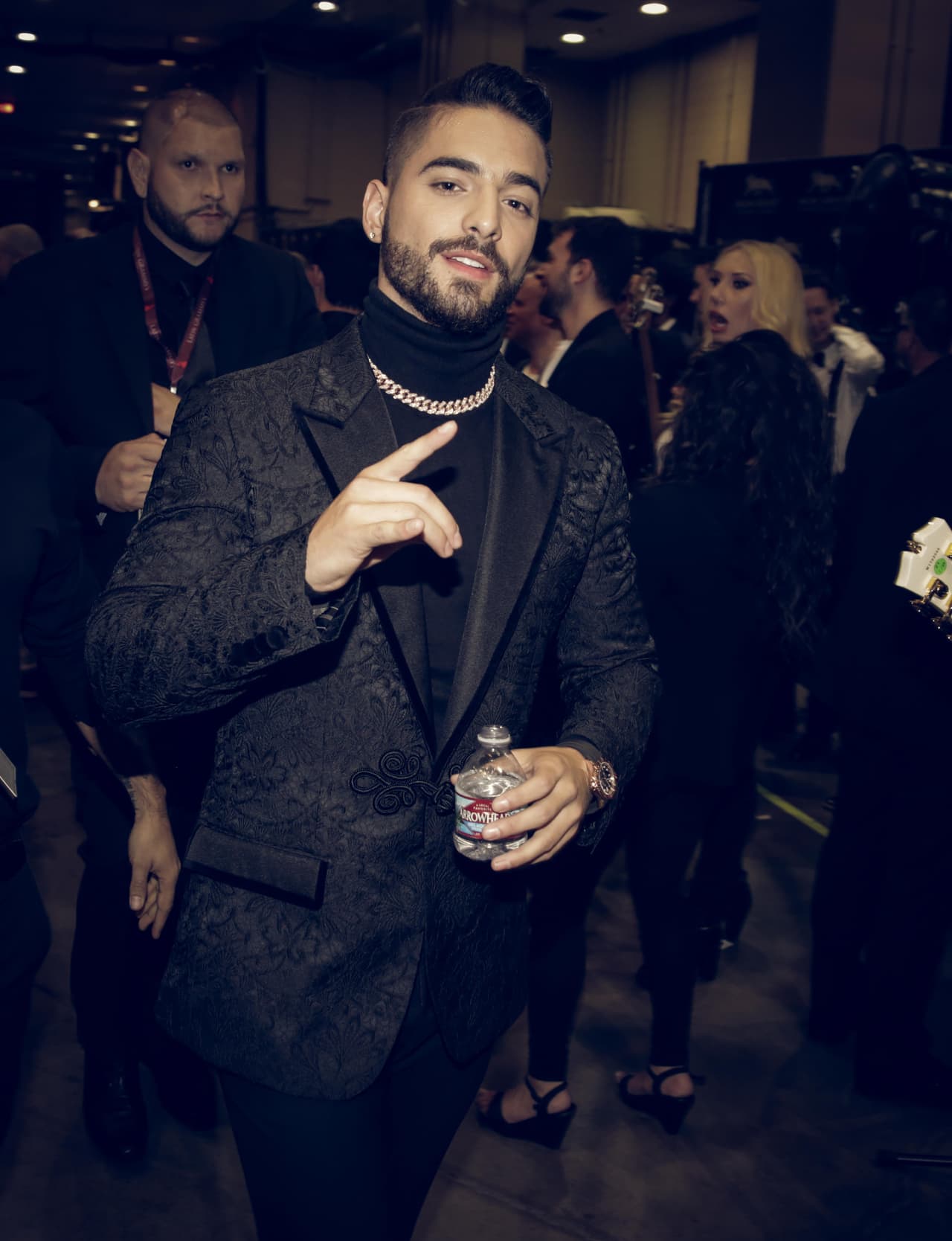 Maluma no podía faltar en este detrás de cámaras.