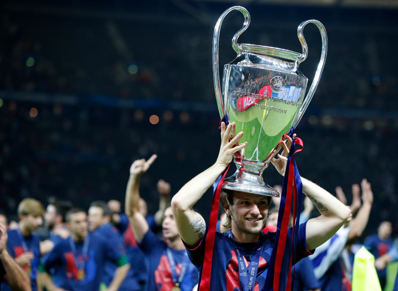 Con el Barca ganó 13 títulos: cuatro Ligas, cuatro Copas del Rey, dos Supercopas de España, una Champions League, una Supercopa de la UEFA y un Mundial de Clubes.