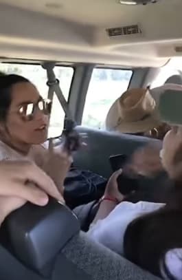 Los hermanos Rivera se vieron muy algres cantando en la camioneta.