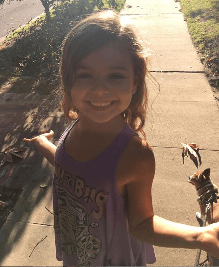 Actualmente Elena tiene 6 años y es una niña muy tierna y feliz.