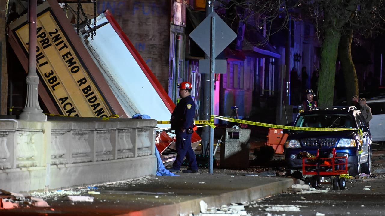 La tarde de este viernes, 
<b>se realizaba un concierto</b> de las bandas de metal Morbid Angel, Revocation y Skeletal Remainsen en este establecimiento, 
<b>ubicado en el 104 N. de la Calle State.</b>
<br>