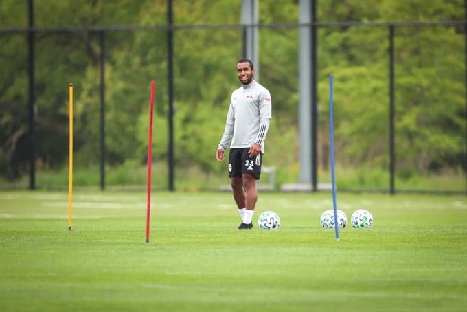 Cristian Cásseres Jr. fue uno de los futbolistas de New York Red Bulls que el lunes dieron comienzo al trabajo individual y voluntario.