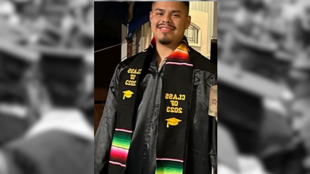 Se graduó de la universidad.
<br>Mes de nacimiento: 11/1983