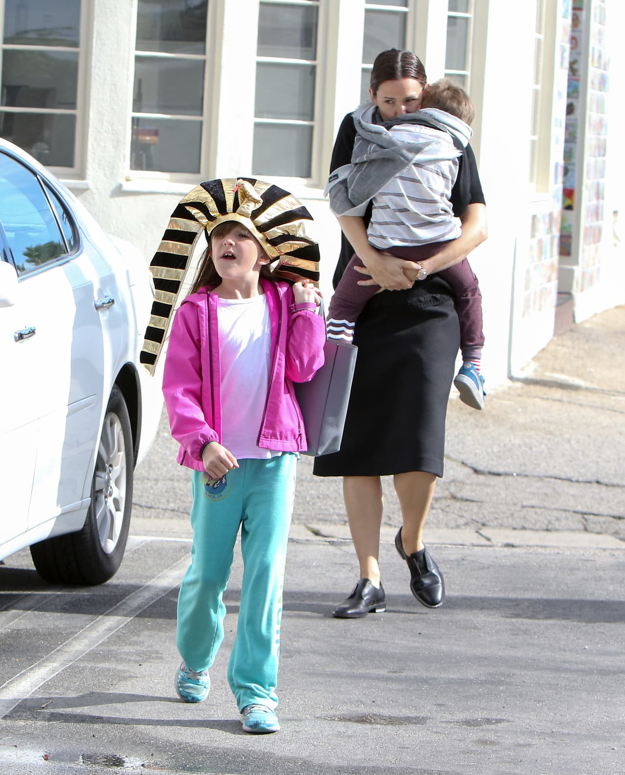 También Jen cargaba a su nene, quien estaba muy cansadito.