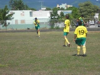 En su casa le dicen Seba, se describe como una persona valiente, confiable y amistoso y se molesta cuando las cosas no le salen bien.