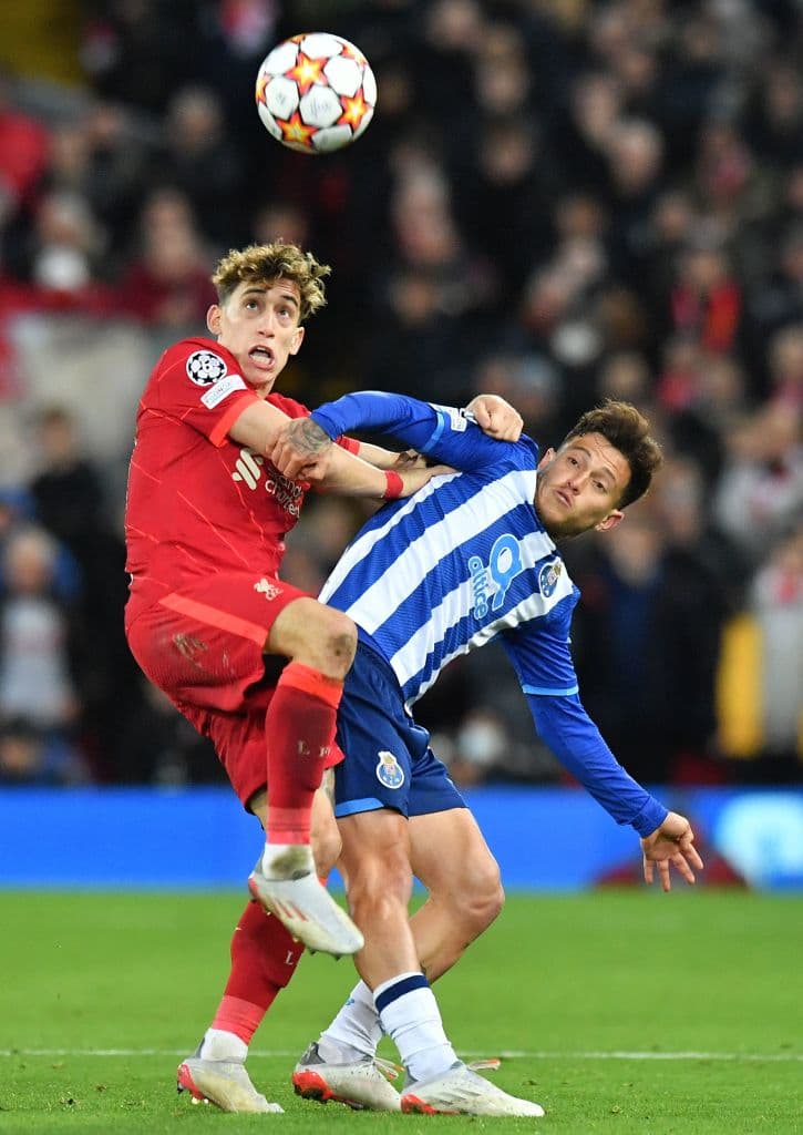 Con tantos de Thiago Alcántara y Mohamed Salah, el Liverpool camina a la victoria 2-0 sobre el Porto.