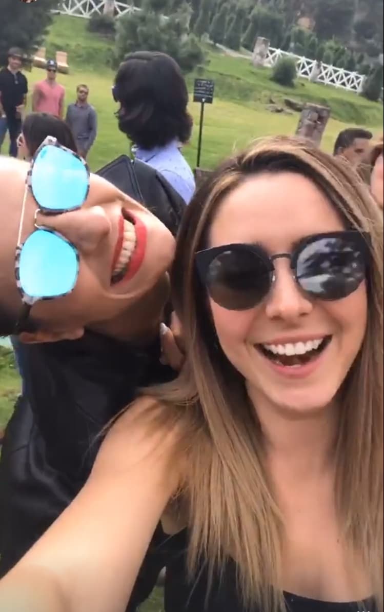 Entre las invitadas a la celebración vimos a la conductora Cecilia Galliano quien acudió con su hijo Santi.