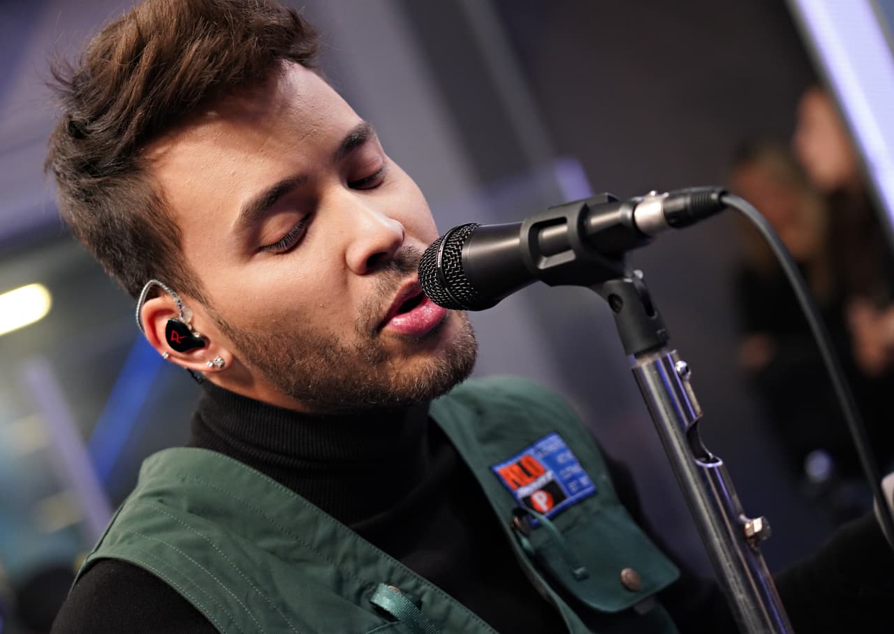 También el 2 de julio el bachatero 
<b><a href="https://www.univision.com/famosos/prince-royce-y-emeraude-toubia-se-casaron-en-mexico-fotos" target="_blank">Prince Royce</a></b> compartió que fue diagnosticado con el coronavirus. Contó que los primeros meses de la pandemia la pasó en aislamiento en su casa de Miami. Cuando el gobierno de Florida comenzó a levantar algunas restricciones, salió dos noches a cenar y posiblemente ahí contrajo el covid-19. Se recuperó a los pocos días.
<br>