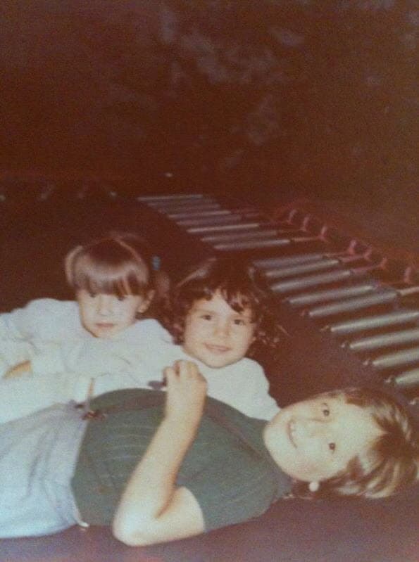 Se trata de Angélica Vale, quien aparece con su primo el periodista de espectáculos Daniel Bisogno.