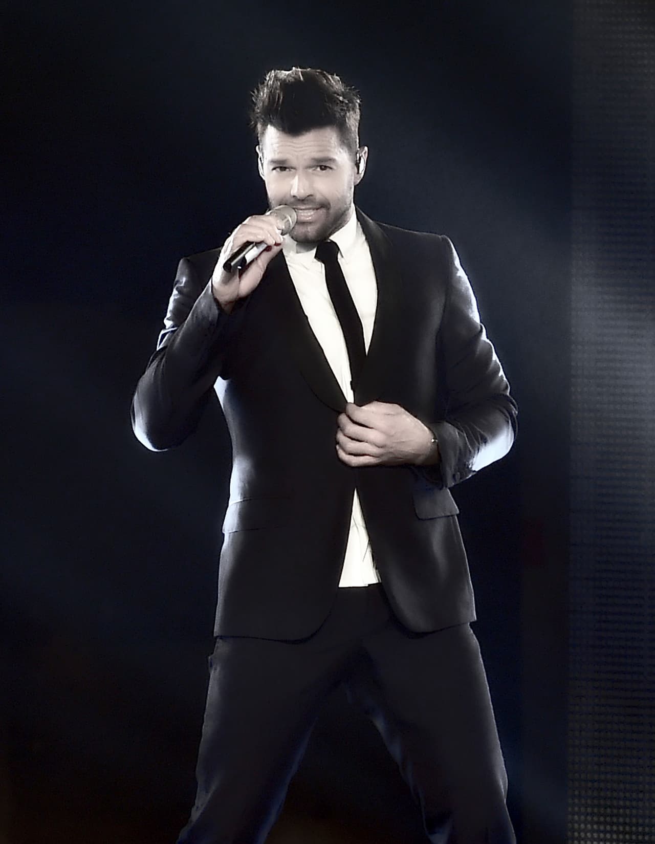 Otro con cuatro nominaciones es el cantante Ricky Martin. El boricua figura en la categoría pop como Artista Masculino del Año, Álbum del Año por 'A Quien Quiera Escuchar' y Canción del Año por 'Disparo Al Corazón'.