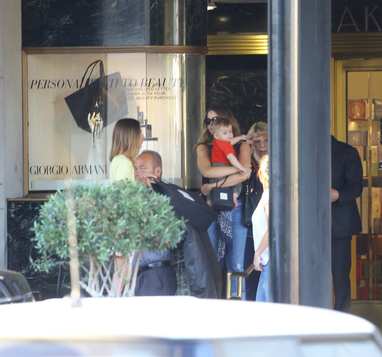 La diva salió con las manos llenas.