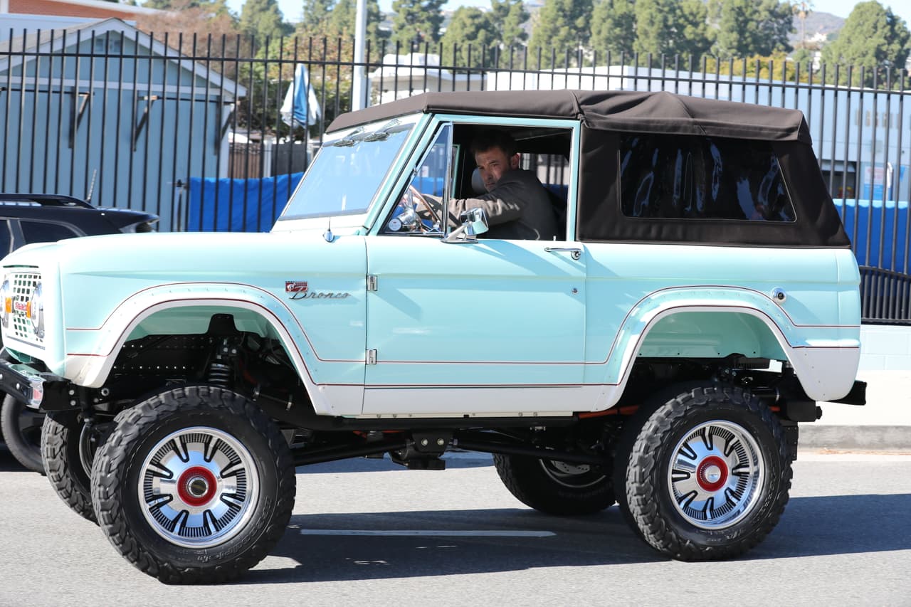 A inicios de esta semana, se dejó ver al volante de su nueva EV Ford Bronco, que posiblemente es uno de sus regalos navideños. 
<br>